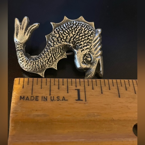 Vintage Alva Museum Replicas-Nordic Silver Dolphin Brooch. - Picture 6 of 6